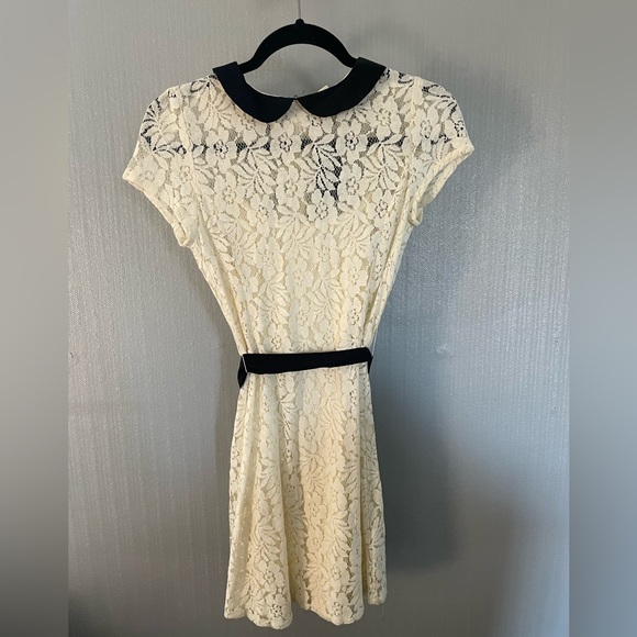Forever 21 white lace dress - Picture 1 of 3